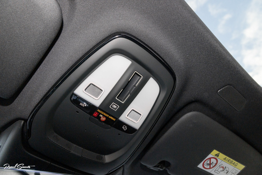 Volvo V60 2.0 T8 Plug-in hybrid AWD Ultimate Dark | Zwenkbare trekhaak | Panoramadak | Adaptieve cruise | Memory | Harman Kardon |