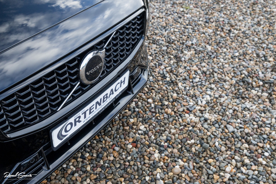 Volvo V60 2.0 T8 Plug-in hybrid AWD Ultimate Dark | Zwenkbare trekhaak | Panoramadak | Adaptieve cruise | Memory | Harman Kardon |