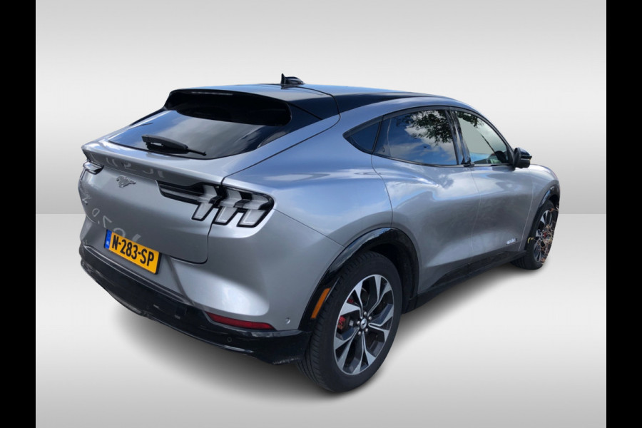 Ford Mustang Mach-E Extended First Edition AWD 98 kWh / Panoramadak / Camera / Leder / 19'' / B&O / Keyless / DAB / Dodehoek / ACC / Navigatie / Sfeerverlichting / Stoelverwarming