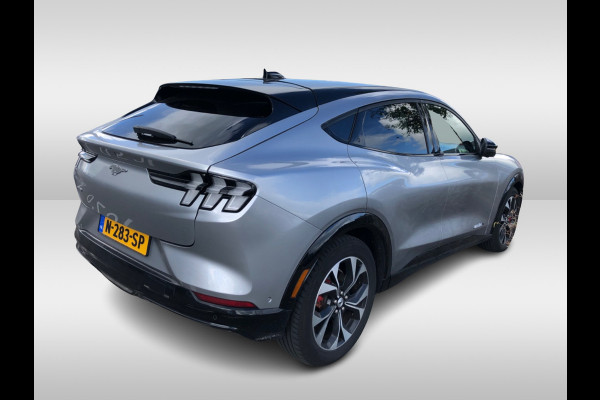 Ford Mustang Mach-E Extended First Edition AWD 98 kWh / Panoramadak / Camera / Leder / 19'' / B&O / Keyless / DAB / Dodehoek / ACC / Navigatie / Sfeerverlichting / Stoelverwarming