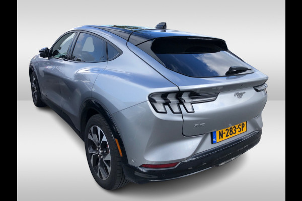 Ford Mustang Mach-E Extended First Edition AWD 98 kWh / Panoramadak / Camera / Leder / 19'' / B&O / Keyless / DAB / Dodehoek / ACC / Navigatie / Sfeerverlichting / Stoelverwarming