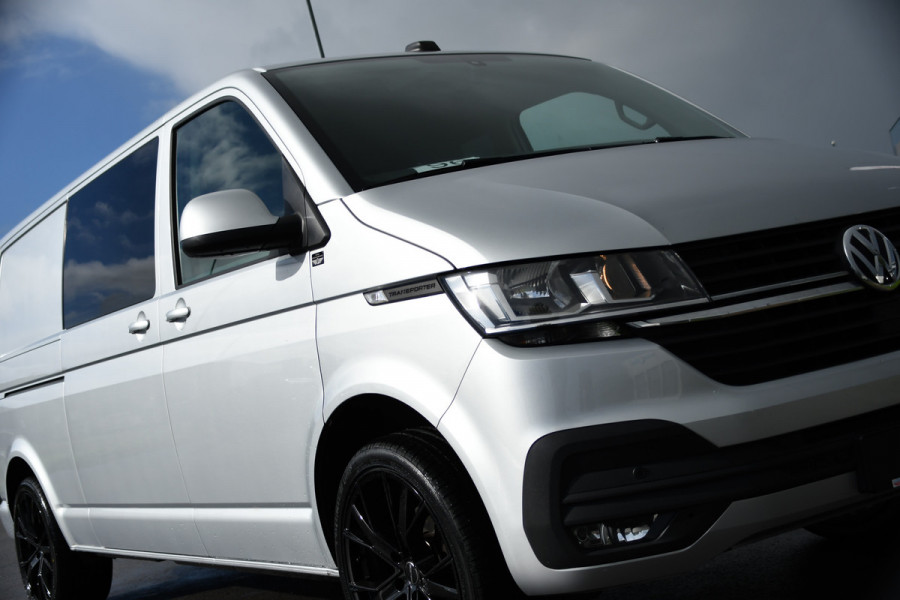 Volkswagen Transporter 2.0 TDI L2H1 DC PB Edition MARGE! Cruise, Carplay, Airco, 150pk, Sensoren, Trekhaak, Multimedia, Automaat, Uniek!