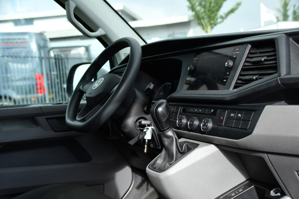 Volkswagen Transporter 2.0 TDI L2H1 DC PB Edition MARGE! Cruise, Carplay, Airco, 150pk, Sensoren, Trekhaak, Multimedia, Automaat, Uniek!