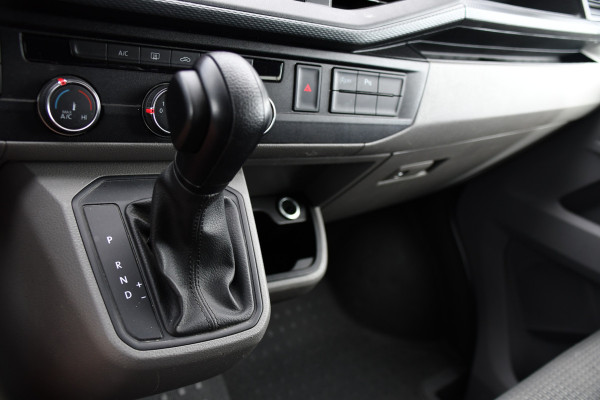 Volkswagen Transporter 2.0 TDI L2H1 DC PB Edition MARGE! Cruise, Carplay, Airco, 150pk, Sensoren, Trekhaak, Multimedia, Automaat, Uniek!