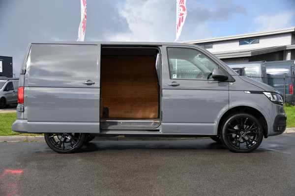 Volkswagen Transporter 2.0 TDI L1H1 30 PB Edition Camera, Cruise, Carplay, Trekhaak, Sensoren, Automaat, 150pk, Multimedia, Uniek!