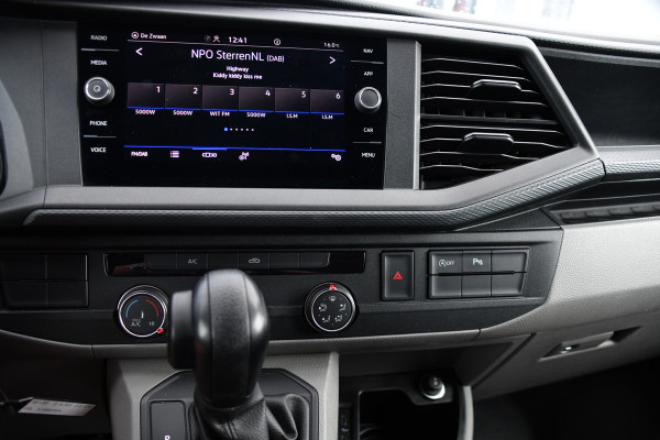 Volkswagen Transporter 2.0 TDI L1H1 30 PB Edition Camera, Cruise, Carplay, Trekhaak, Sensoren, Automaat, 150pk, Multimedia, Uniek!