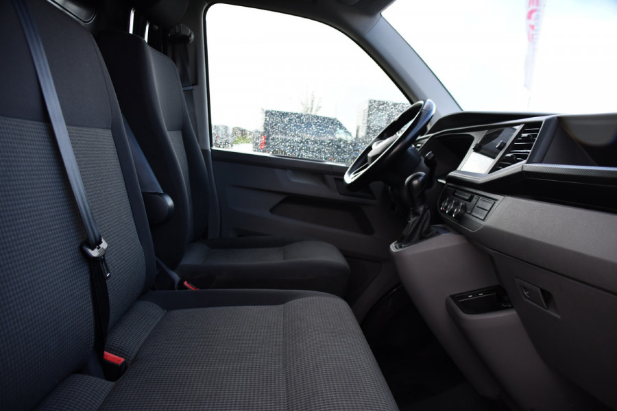 Volkswagen Transporter 2.0 TDI L1H1 30 PB Edition Camera, Cruise, Carplay, Trekhaak, Sensoren, Automaat, 150pk, Multimedia, Uniek!