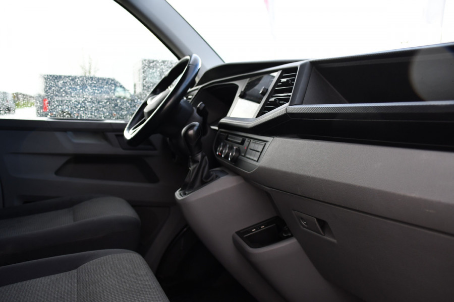 Volkswagen Transporter 2.0 TDI L1H1 30 PB Edition Camera, Cruise, Carplay, Trekhaak, Sensoren, Automaat, 150pk, Multimedia, Uniek!