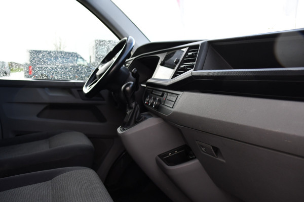 Volkswagen Transporter 2.0 TDI L1H1 30 PB Edition Camera, Cruise, Carplay, Trekhaak, Sensoren, Automaat, 150pk, Multimedia, Uniek!