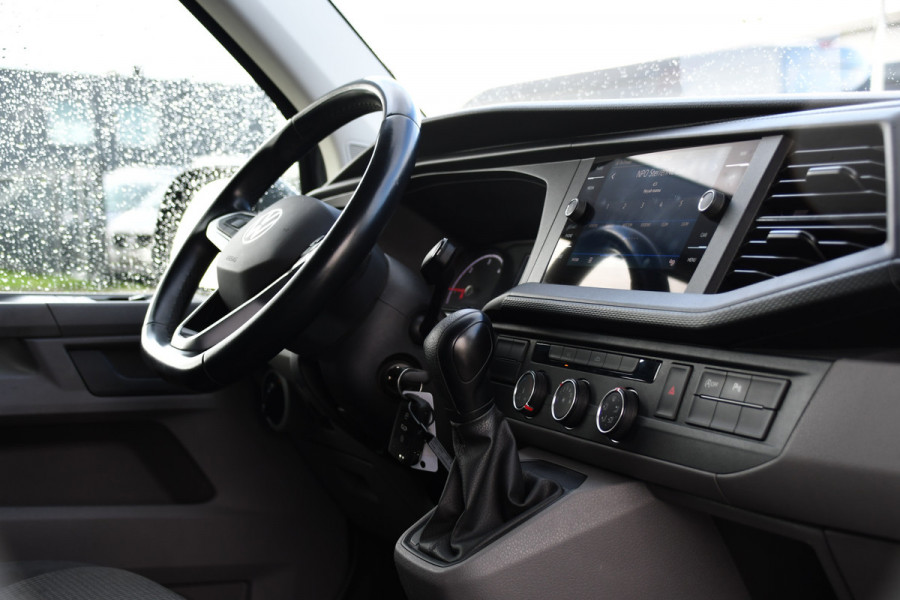 Volkswagen Transporter 2.0 TDI L1H1 30 PB Edition Camera, Cruise, Carplay, Trekhaak, Sensoren, Automaat, 150pk, Multimedia, Uniek!