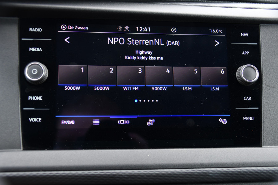 Volkswagen Transporter 2.0 TDI L1H1 30 PB Edition Camera, Cruise, Carplay, Trekhaak, Sensoren, Automaat, 150pk, Multimedia, Uniek!