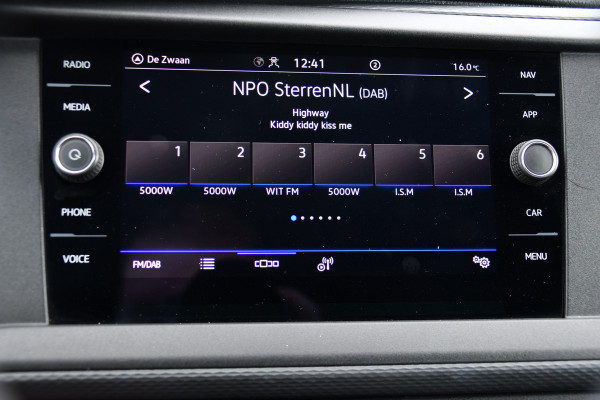 Volkswagen Transporter 2.0 TDI L1H1 30 PB Edition Camera, Cruise, Carplay, Trekhaak, Sensoren, Automaat, 150pk, Multimedia, Uniek!