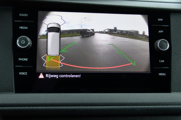 Volkswagen Transporter 2.0 TDI L1H1 30 PB Edition Camera, Cruise, Carplay, Trekhaak, Sensoren, Automaat, 150pk, Multimedia, Uniek!