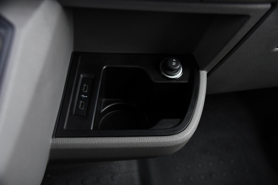 Volkswagen Transporter 2.0 TDI L1H1 30 PB Edition Camera, Cruise, Carplay, Trekhaak, Sensoren, Automaat, 150pk, Multimedia, Uniek!
