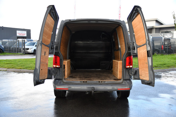Volkswagen Transporter 2.0 TDI L1H1 30 PB Edition Camera, Cruise, Carplay, Trekhaak, Sensoren, Automaat, 150pk, Multimedia, Uniek!