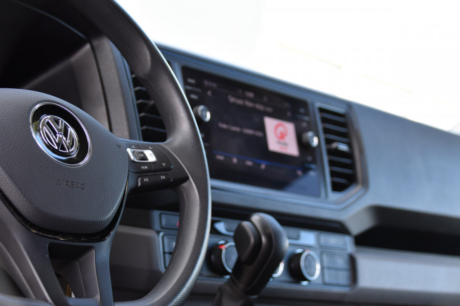 Volkswagen Crafter 35 2.0 TDI L3H3 PB Edition Camera, Cruise, Carplay, 140pk, Trekhaak, Carbolt, Automaat, Sensoren, Geveerde stoel, Uniek!