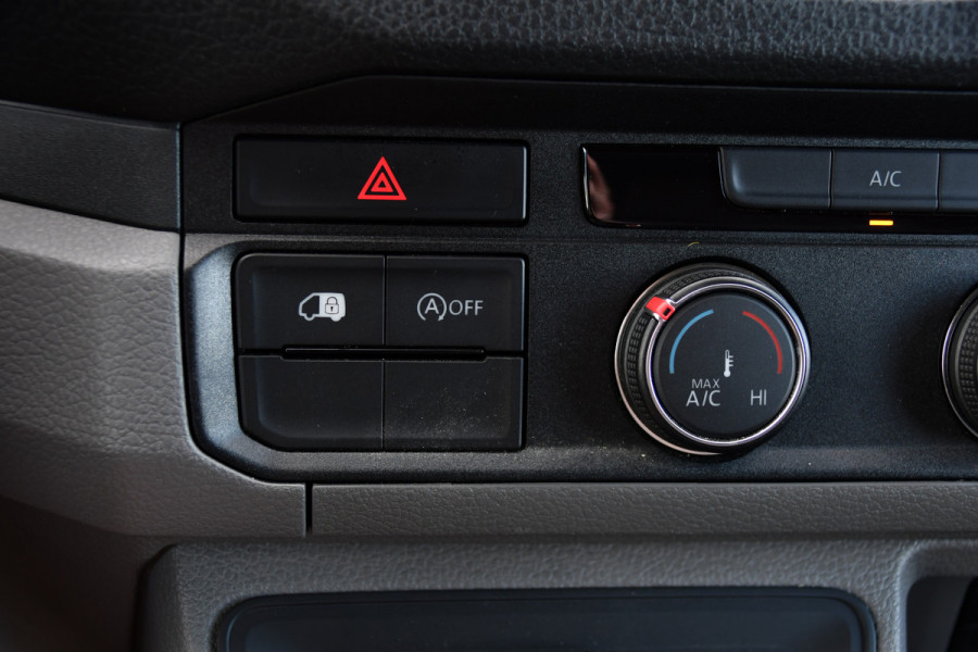 Volkswagen Crafter 35 2.0 TDI L3H3 PB Edition Camera, Cruise, Carplay, 140pk, Trekhaak, Carbolt, Automaat, Sensoren, Geveerde stoel, Uniek!