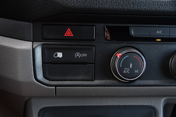 Volkswagen Crafter 35 2.0 TDI L3H3 PB Edition Camera, Cruise, Carplay, 140pk, Trekhaak, Carbolt, Automaat, Sensoren, Geveerde stoel, Uniek!