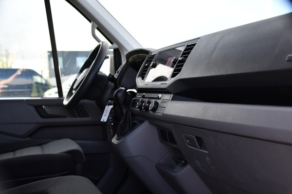Volkswagen Crafter 35 2.0 TDI L3H3 PB Edition Camera, Cruise, Carplay, 140pk, Trekhaak, Carbolt, Automaat, Sensoren, Geveerde stoel, Uniek!