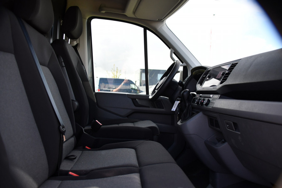 Volkswagen Crafter 35 2.0 TDI L3H3 PB Edition Camera, Cruise, Carplay, 140pk, Trekhaak, Carbolt, Automaat, Sensoren, Geveerde stoel, Uniek!