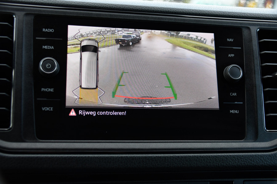 Volkswagen Crafter 35 2.0 TDI L3H3 PB Edition Camera, Cruise, Carplay, 140pk, Trekhaak, Carbolt, Automaat, Sensoren, Geveerde stoel, Uniek!