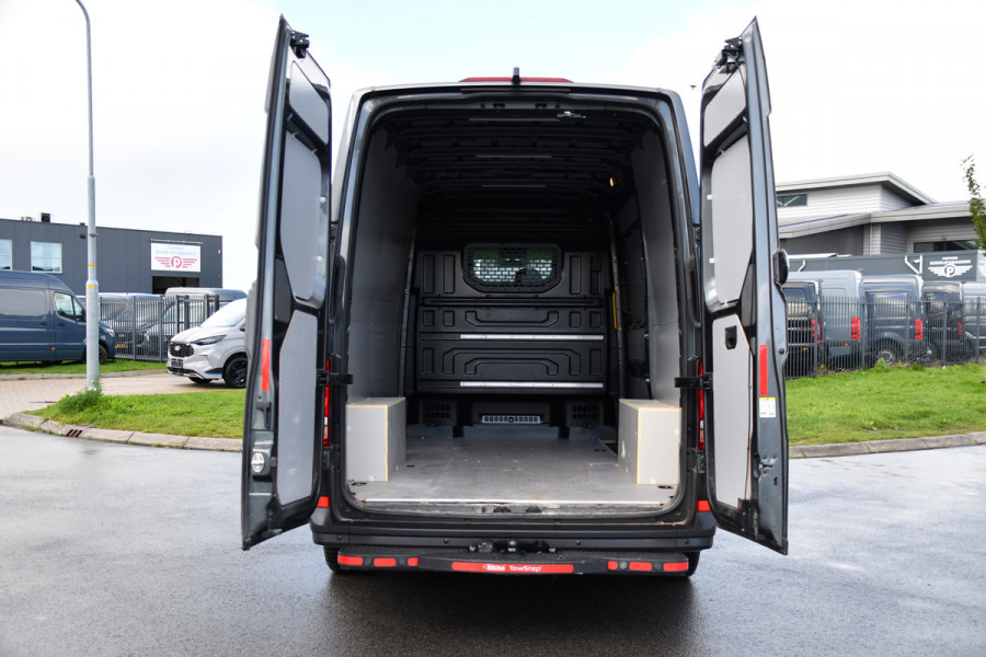 Volkswagen Crafter 35 2.0 TDI L3H3 PB Edition Camera, Cruise, Carplay, 140pk, Trekhaak, Carbolt, Automaat, Sensoren, Geveerde stoel, Uniek!