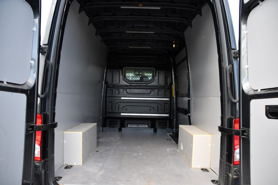 Volkswagen Crafter 35 2.0 TDI L3H3 PB Edition Camera, Cruise, Carplay, 140pk, Trekhaak, Carbolt, Automaat, Sensoren, Geveerde stoel, Uniek!