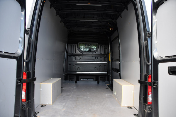 Volkswagen Crafter 35 2.0 TDI L3H3 PB Edition Camera, Cruise, Carplay, 140pk, Trekhaak, Carbolt, Automaat, Sensoren, Geveerde stoel, Uniek!