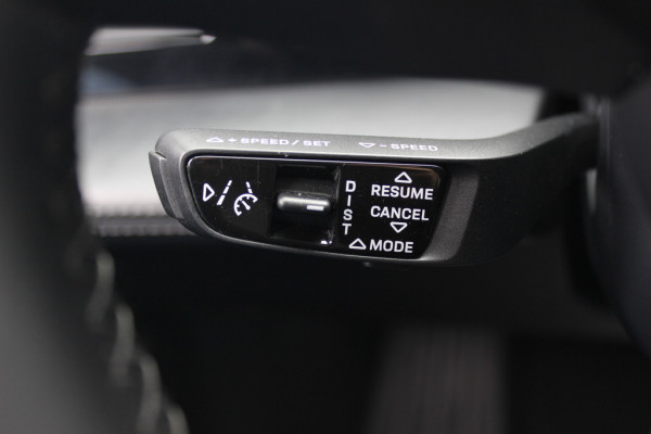 Porsche Taycan Turbo 93 kWh / Panoramadak / 360Camera / Head-up / Burmester / Luchtvering / 20'' / InnoDrive / Sportchrono+Design / Keyless / Adaptieve Stoelen / Dodehoek / DAB / Warmtepomp