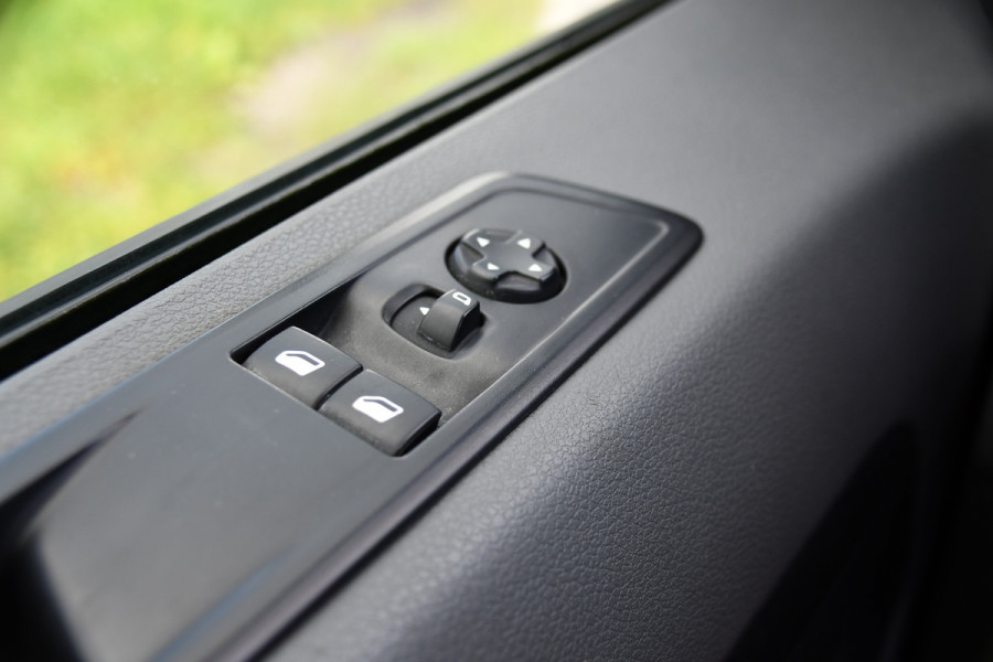 Peugeot Expert 226S 1.6 BlueHDI L2 PB Edition Carplay, Cruise, Sensoren, 115pk, Leder, Multimedia, Uniek!