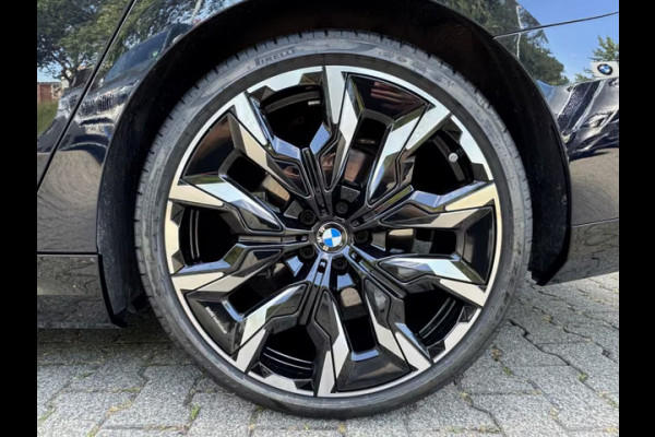 BMW 5 Serie Touring 550e xDrive M-SPORT ** PANORAMA, IVORY LEDER, TREKH, 21-inch LMV, ADAPT.  M-ONDERST. ** 1e EIG - UNGALLFREI - Ex. BMW ** ** INFORMEER OOK NAAR ONZE AANTREKKELIJKE FINANCIAL-LEASE TARIEVEN **