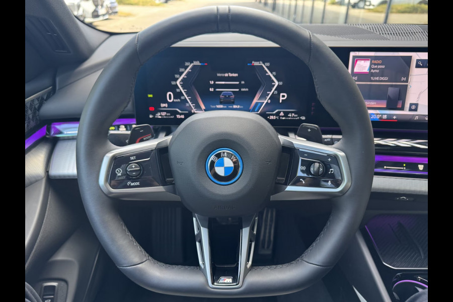 BMW 5 Serie Touring 550e xDrive M-SPORT ** PANORAMA, IVORY LEDER, TREKH, 21-inch LMV, ADAPT.  M-ONDERST. ** 1e EIG - UNGALLFREI - Ex. BMW ** ** INFORMEER OOK NAAR ONZE AANTREKKELIJKE FINANCIAL-LEASE TARIEVEN **