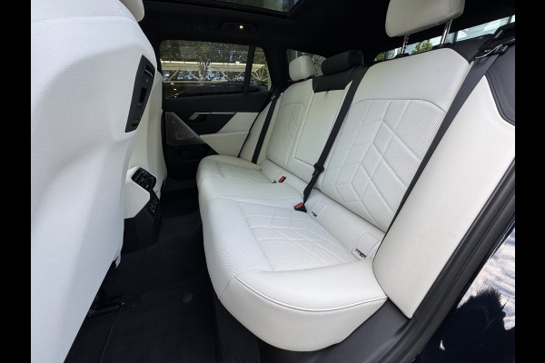 BMW 5 Serie Touring 550e xDrive M-SPORT ** PANORAMA, IVORY LEDER, TREKH, 21-inch LMV, ADAPT.  M-ONDERST. ** 1e EIG - UNGALLFREI - Ex. BMW ** ** INFORMEER OOK NAAR ONZE AANTREKKELIJKE FINANCIAL-LEASE TARIEVEN **
