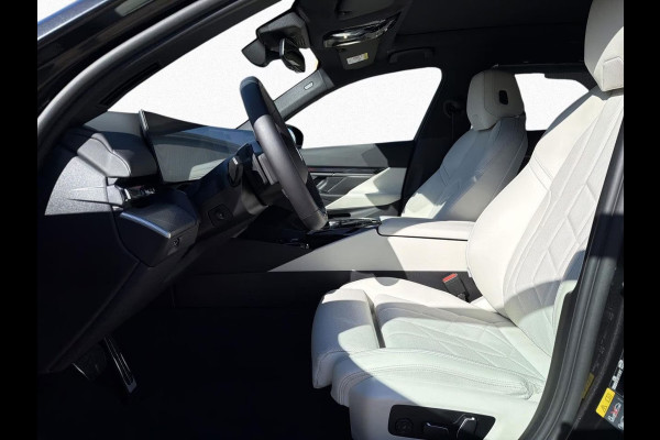 BMW 5 Serie Touring 550e xDrive M-SPORT Pro ** PANO, IVORY LEDER, TREKH, 20-inch LMV, ADAPT. M-ONDERST. ** 1e EIG - UNGALLFREI - Ex. BMW ** ** INFORMEER OOK NAAR ONZE AANTREKKELIJKE FINANCIAL-LEASE TARIEVEN **