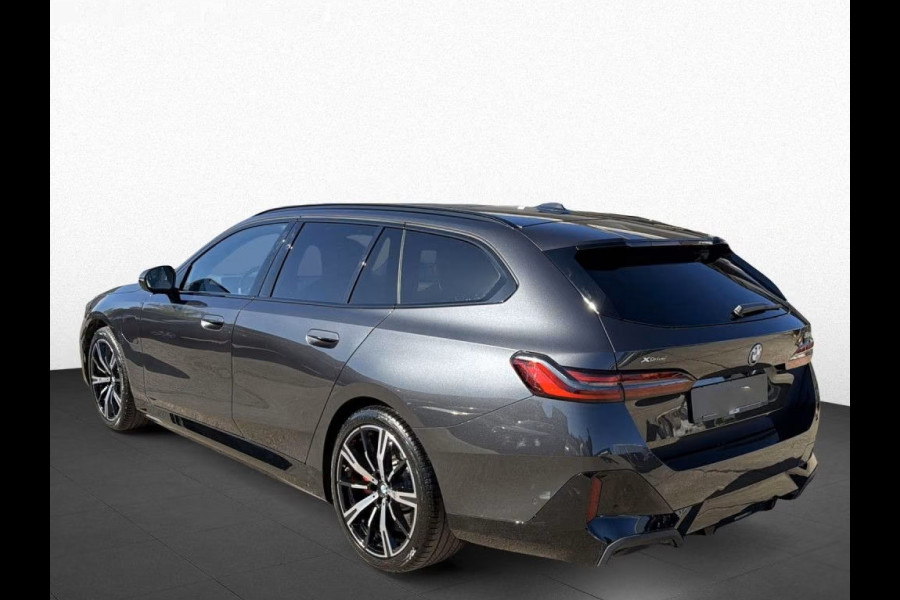 BMW 5 Serie Touring 550e xDrive M-SPORT Pro ** PANO, IVORY LEDER, TREKH, 20-inch LMV, ADAPT. M-ONDERST. ** 1e EIG - UNGALLFREI - Ex. BMW ** ** INFORMEER OOK NAAR ONZE AANTREKKELIJKE FINANCIAL-LEASE TARIEVEN **