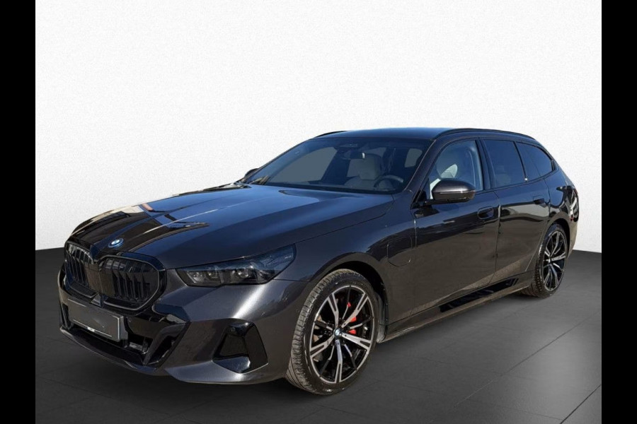 BMW 5 Serie Touring 550e xDrive M-SPORT Pro ** PANO, IVORY LEDER, TREKH, 20-inch LMV, ADAPT. M-ONDERST. ** 1e EIG - UNGALLFREI - Ex. BMW ** ** INFORMEER OOK NAAR ONZE AANTREKKELIJKE FINANCIAL-LEASE TARIEVEN **