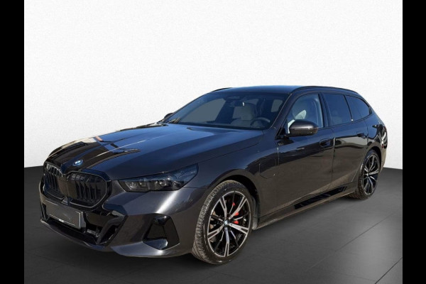 BMW 5 Serie Touring 550e xDrive M-SPORT Pro ** PANO, IVORY LEDER, TREKH, 20-inch LMV, ADAPT. M-ONDERST. ** 1e EIG - UNGALLFREI - Ex. BMW ** ** INFORMEER OOK NAAR ONZE AANTREKKELIJKE FINANCIAL-LEASE TARIEVEN **