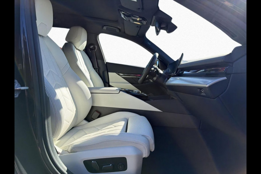 BMW 5 Serie Touring 550e xDrive M-SPORT Pro ** PANO, IVORY LEDER, TREKH, 20-inch LMV, ADAPT. M-ONDERST. ** 1e EIG - UNGALLFREI - Ex. BMW ** ** INFORMEER OOK NAAR ONZE AANTREKKELIJKE FINANCIAL-LEASE TARIEVEN **