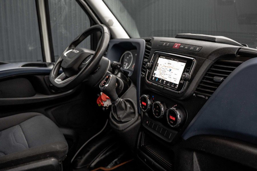 Iveco Daily 35C18 | Bakwagen met laadklep | N1 | Automaat | Trekhaak | Cruise | 180PK | Euro 6 | Climatronic |