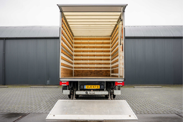 Iveco Daily 35C18 | Bakwagen met laadklep | N1 | Automaat | Trekhaak | Cruise | 180PK | Euro 6 | Climatronic |