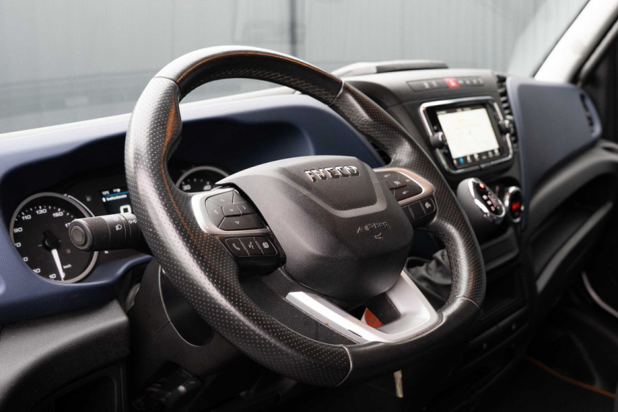 Iveco Daily 35C18 | Bakwagen met laadklep | N1 | Automaat | Trekhaak | Cruise | 180PK | Euro 6 | Climatronic |