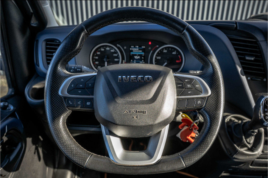 Iveco Daily 35C18 | Bakwagen met laadklep | N1 | Automaat | Trekhaak | Cruise | 180PK | Euro 6 | Climatronic |