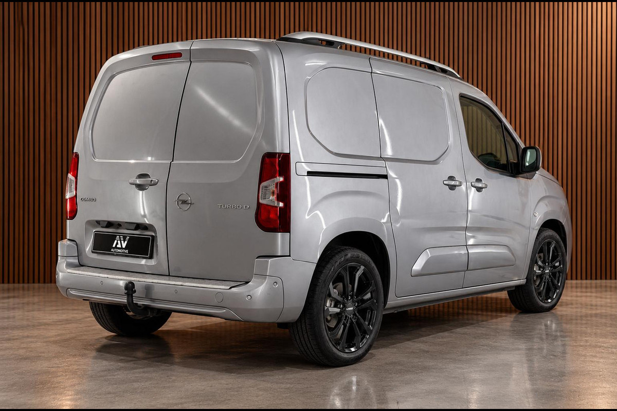 Opel Combo 1.5D Innovation | Camera | Blind Spot | Trekhaak | Navigatie | CarPlay | Airco | Cruise control | Orig. NL Auto | Nieuwe APK