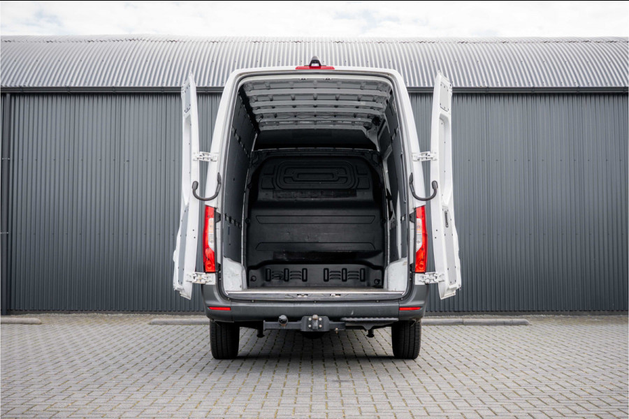 Mercedes-Benz Sprinter **317 CDI L2H2 | Automaat | 3-Zits | Camera | Carplay | Mbux | Climatronic | Trekhaak**