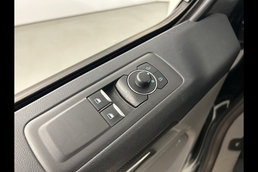 Ford Transit Custom 320 2.0 TDCI 150pk L2H1 Limited trekhaak/carplay/Cruise/Stoelv