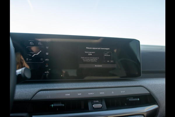 Kia EV4 Plus Advanced 81.4 kWh | Direct leverbaar! | Panodak | Navi. | Clima. | Adapt. Cruise. | Stoel&Stuur Verwarming | Dodehoekassistentie | Harman Kardon