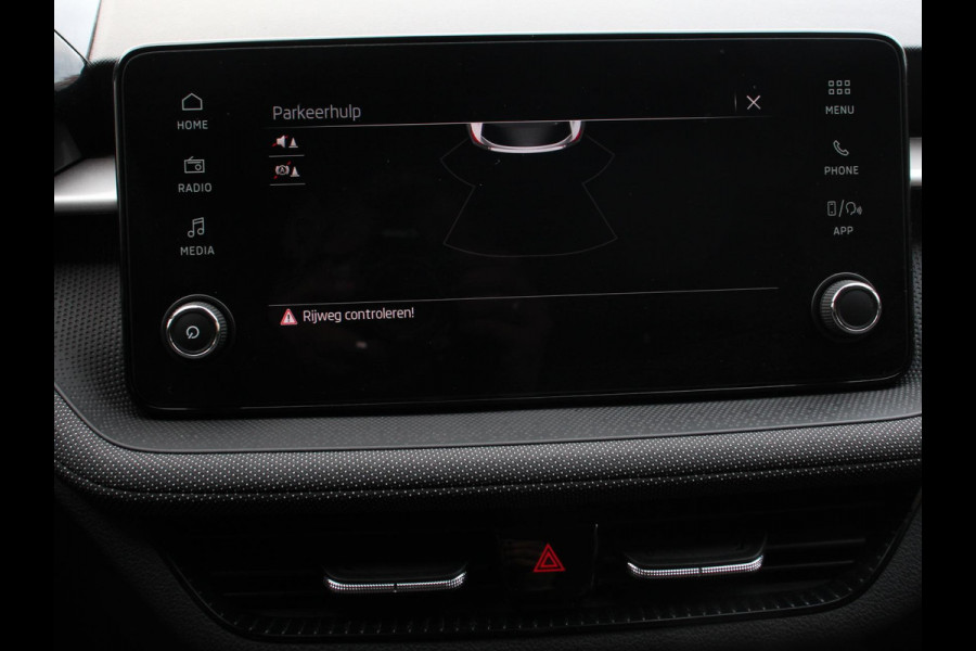 Škoda Fabia 1.0 TSI 110pk Automaat Selection Climate control Adaptieve cruise control Lane assist Parkeersensoren achter Stuurverwarming Stoel verwarming Apple Carplay/ Android Auto
