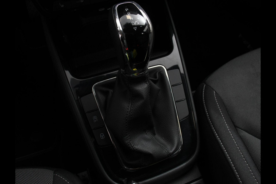 Škoda Fabia 1.0 TSI 110pk Automaat Selection Climate control Adaptieve cruise control Lane assist Parkeersensoren achter Stuurverwarming Stoel verwarming Apple Carplay/ Android Auto