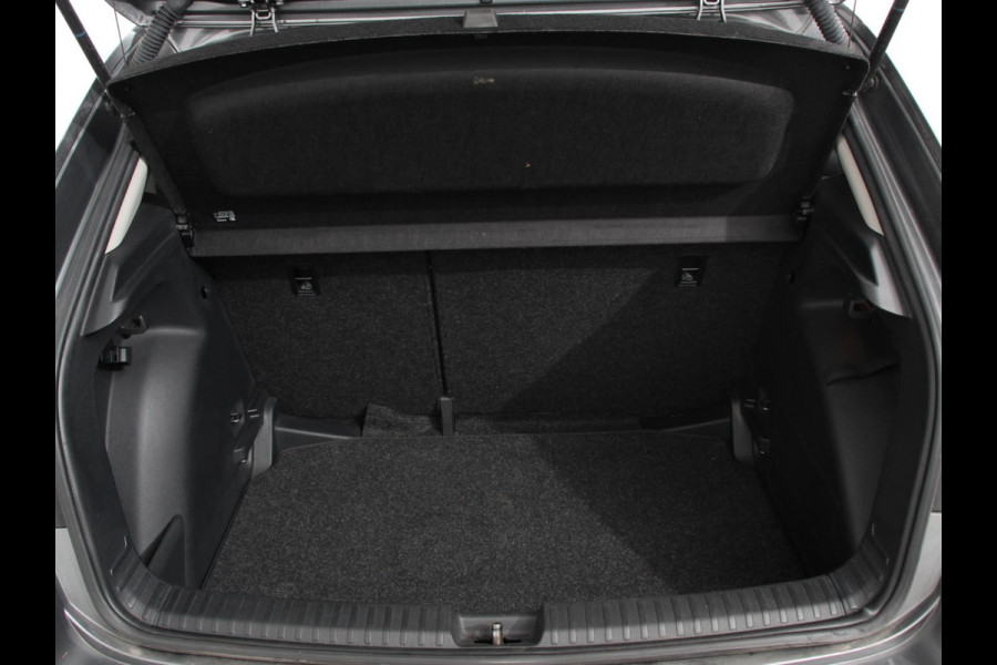 Škoda Fabia 1.0 TSI 110pk Automaat Selection Climate control Adaptieve cruise control Lane assist Parkeersensoren achter Stuurverwarming Stoel verwarming Apple Carplay/ Android Auto