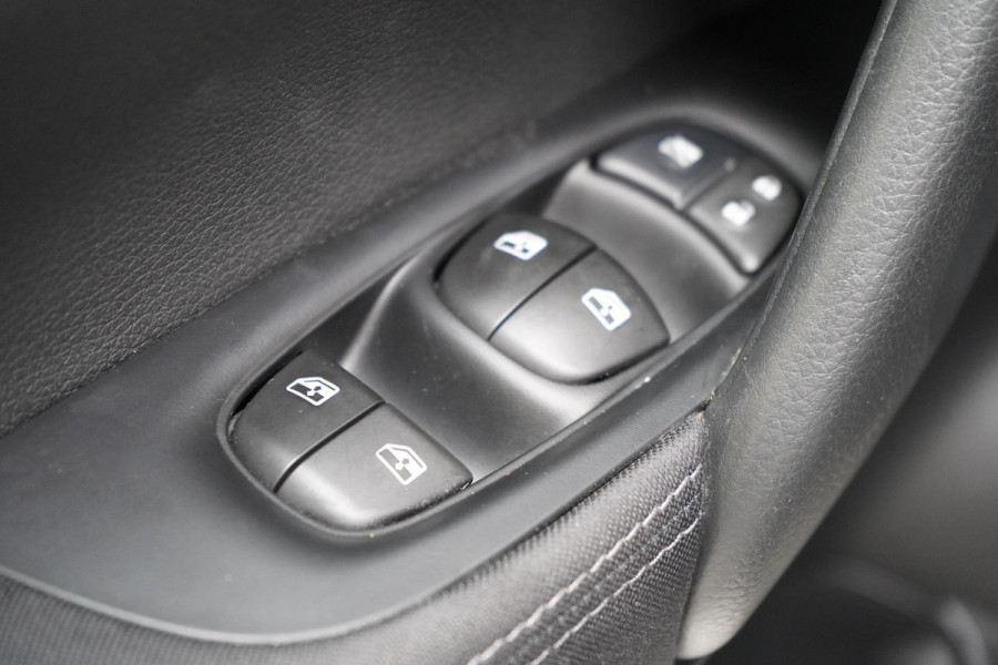 Nissan QASHQAI 1.3 DIG-T N-Connecta | 360 camera | Stoelverwarming | Panoramadak | Keyless | Navigatie